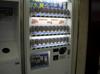 JR秋葉原駅5番線ホームの冷やしらーめん缶自販機